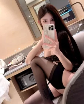 吉祥黑丝美腿御姐水润逼粉