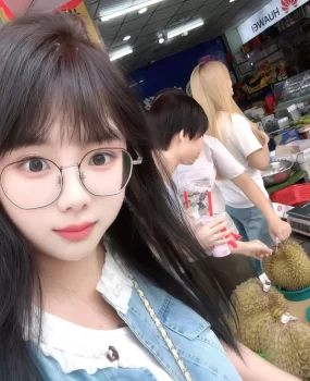 深圳眼镜小姐姐