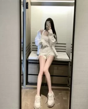 颜值好靓！肤白貌美川妹子