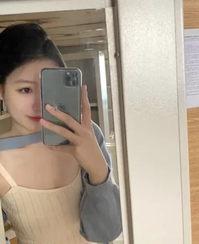 大胸逼嫩水多学生妹