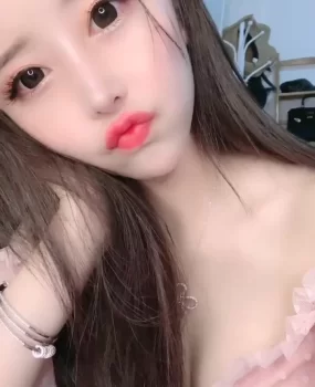 清纯大胸极品身材的兼职妹子