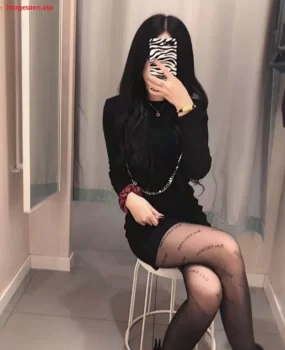 西安00后高端长腿兼职女娃,清纯逼紧水多,待你调教