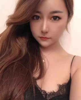 36D皮肤白嫩的妹子被我干到潮喷