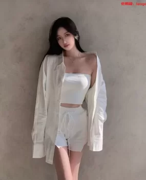 青春小姐姐，外表清纯上床骚，大白奶子大白屁股粉鲍鱼